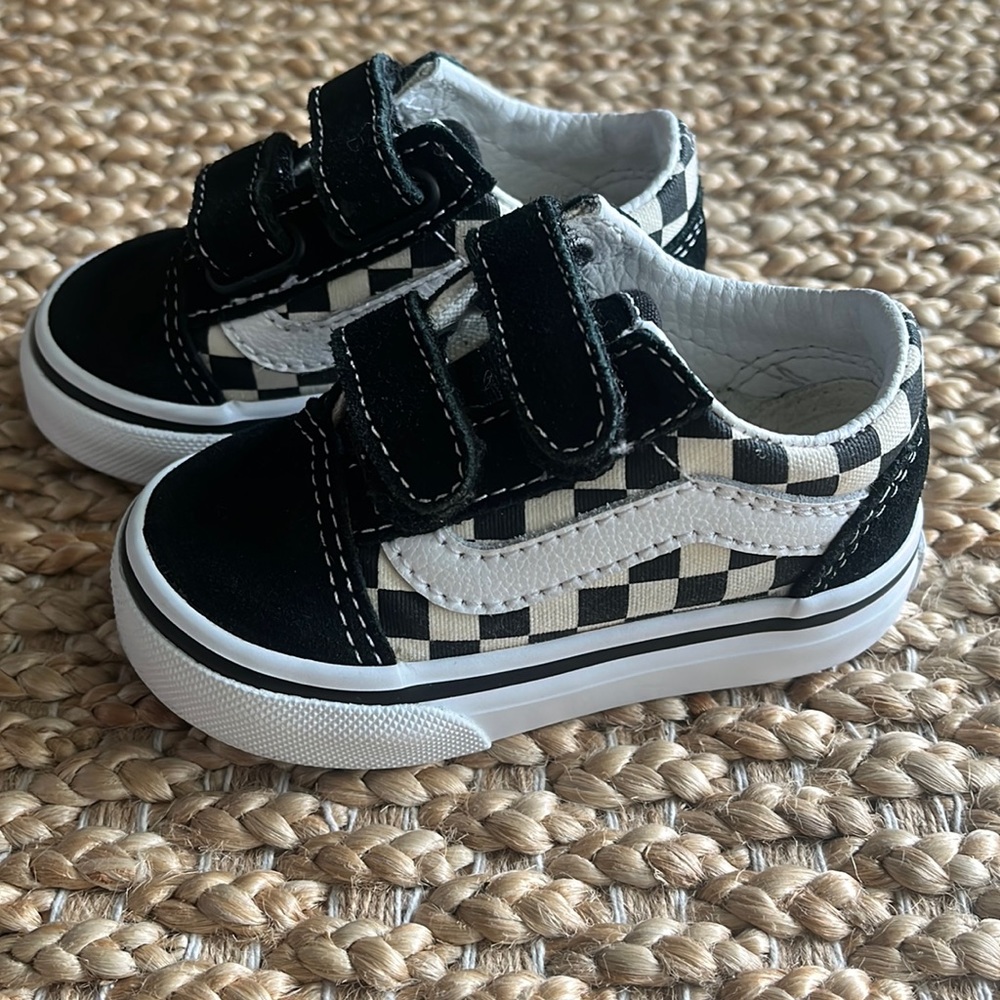 Toddler Vans low tops black suede velcro 4